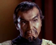 Klingon zasažený Klingonským vylepšujícím virem