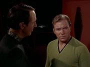 Captain Kirk bekommt von Nilz Baris den Auftrag das Quadrotriticale zu bewachen.