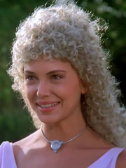 Brenda Bakke als Rivan.