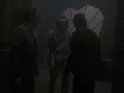 Kira rettet als Breen verkleidet Damar und Garak