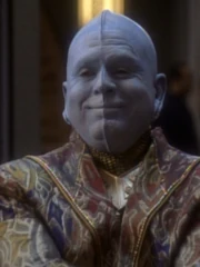 Als Botschafter Vadosia in DS9: „Persönlichkeiten“