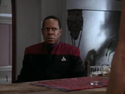 Alixus offers Sisko water – if he will change out of his uniform