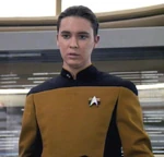 Lt Wesley Crusher, officier tactique dans un univers parallèle.