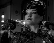 Janeway dans le rôle de la Reine Arachnea