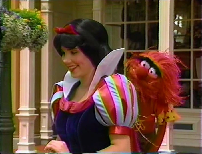 Animal introduces himself to Snow White.
