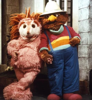 Espinete (left) with friend Don Pimpón (monster, right)