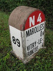 Borne Michelin juste avant Vitry-le-François  (c) Lloyd_cf