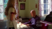 Lex tracks Kara to Detroit, where she works in a diner.