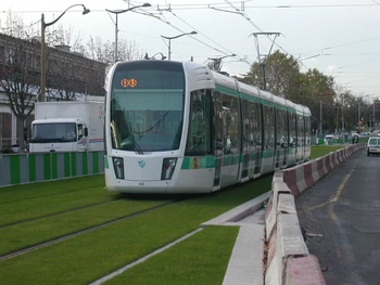 Een Alstom Citadis op lijn T3 in Parijs.