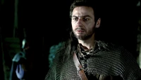 Dermot Marranga (Tomasz Sapryk) en la serie de TV The Hexer