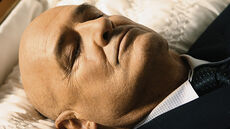 230px-5x01_LockeDeadInBed.jpg