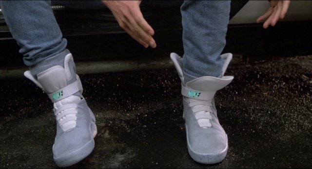 https://images1.wikia.nocookie.net/__cb20091124131116/bttf/images/2/2f/Nike_Power_Laces.jpg