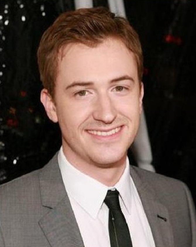 Joseph Mazzello raising helen